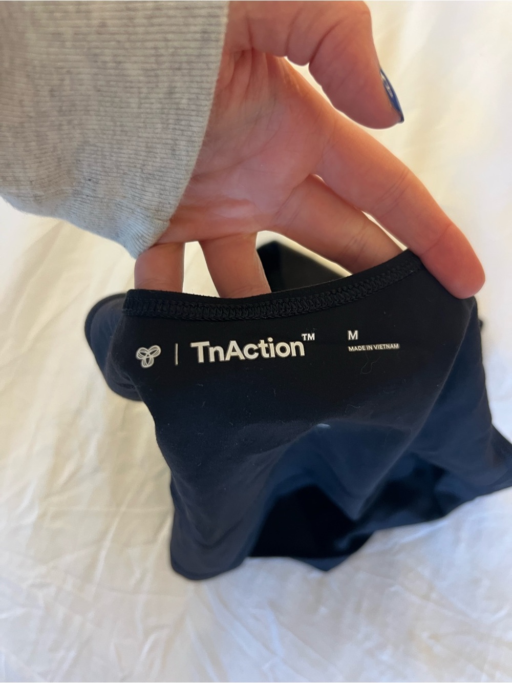 Aritzia TNAction workout tank top - Picture 3 of 3